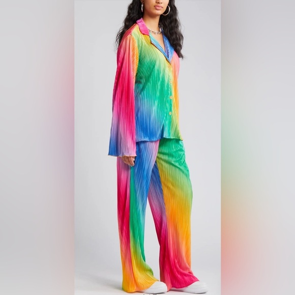 Dressed IN LALA Size Small Notched Collar Plissé Top & High Waist Pants Set - Picture 5 of 8